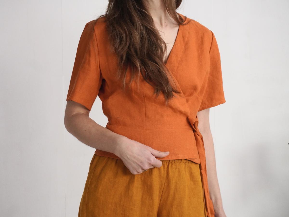 Blouse cache-cœur courte en lin CHURC