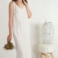 Robe de mariée longue en lin à dos en V YAMUNA