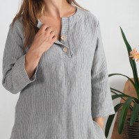 Blouse de grossesse et d’allaitement en lin boutonnée à dos allongé DARYA