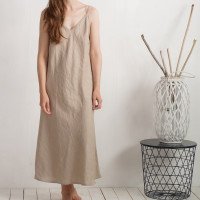 Chemise de nuit longue en lin à dos en V YAMUNA