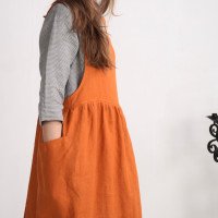 Tablier en lin à dos croisé et jupe à volants