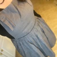 Photo de Robe salopette midi en lin à dos croisé LOMAMI partagée par Aliana