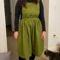 Photo de Robe salopette midi en lin à dos croisé LOMAMI partagée par katiepaige516
