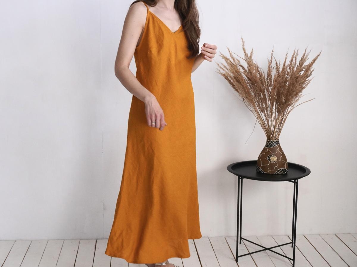 Robe longue en lin à dos en V YAMUNA